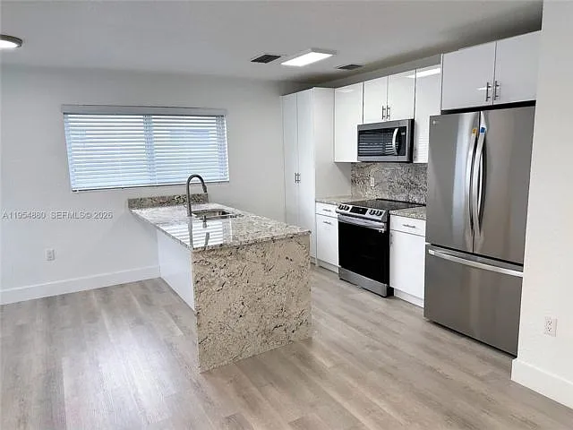 11230 SW 5th St — Photo 15
