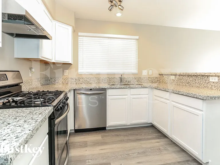 4517 Possum Berry Ln — Photo 6