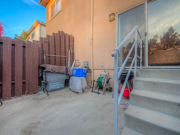 5th image of 6525 Woodman Ave Unit 22