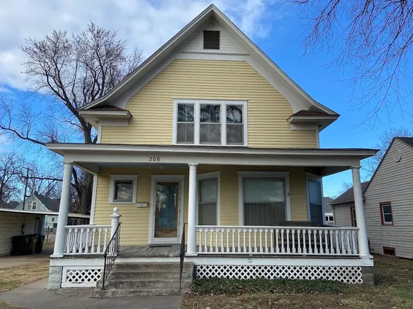 206 W 2nd St, Ellinwood, KS 67526