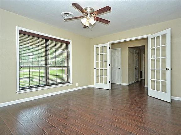 5th image of 1919 Redbud Dr