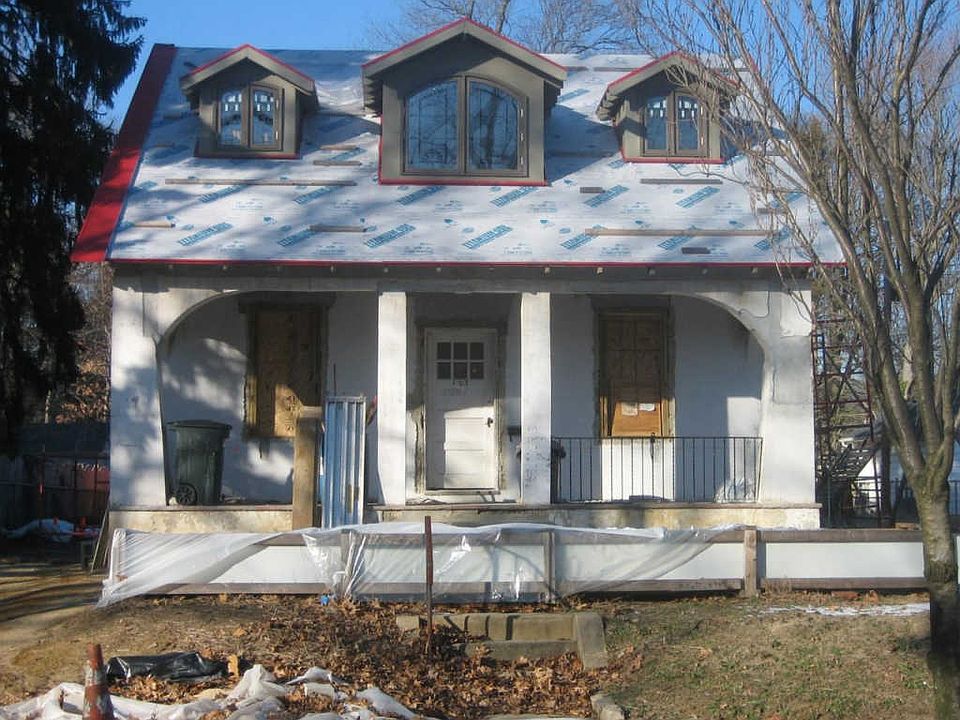 2nd image of 103 E Buttonwood St