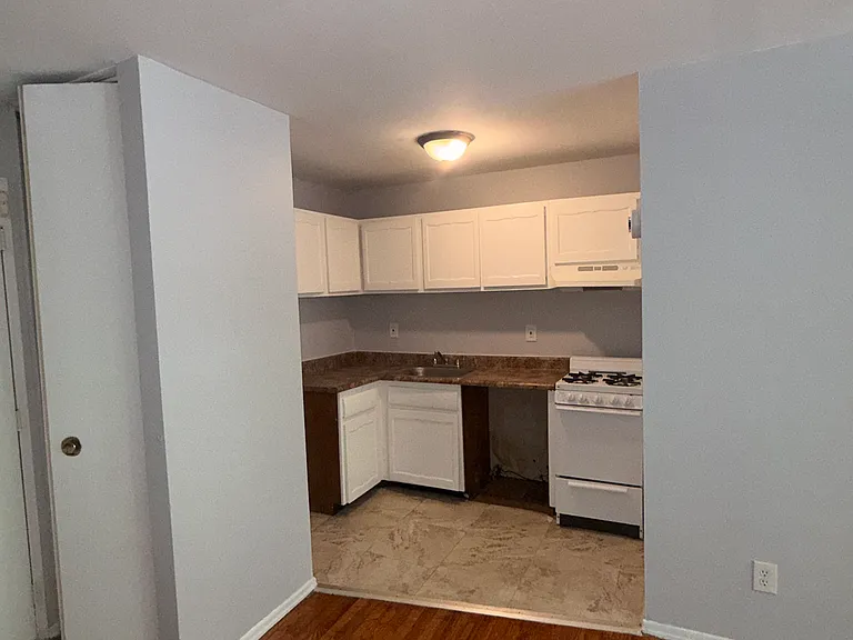 70 E Park St — Photo 2