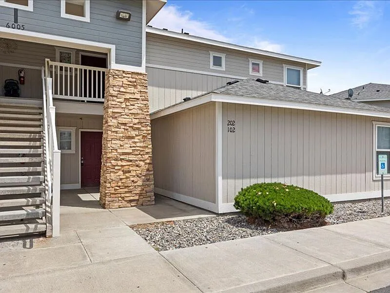 3 bed, 2.0 bath, 1262 sqft, $1,650 — Photo 2