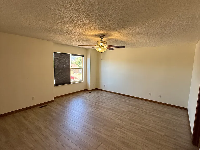 725 Pennington Dr — Photo 11