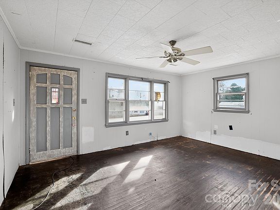 3rd image of 167 Short Rd