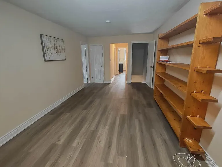 364 Wilson Rd S #2 — Photo 2