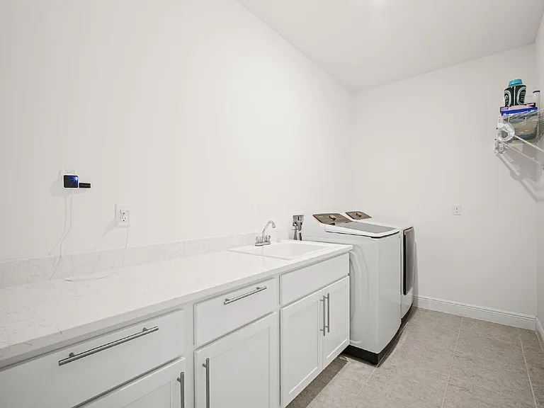 6185 Moonrise Dr — Photo 43