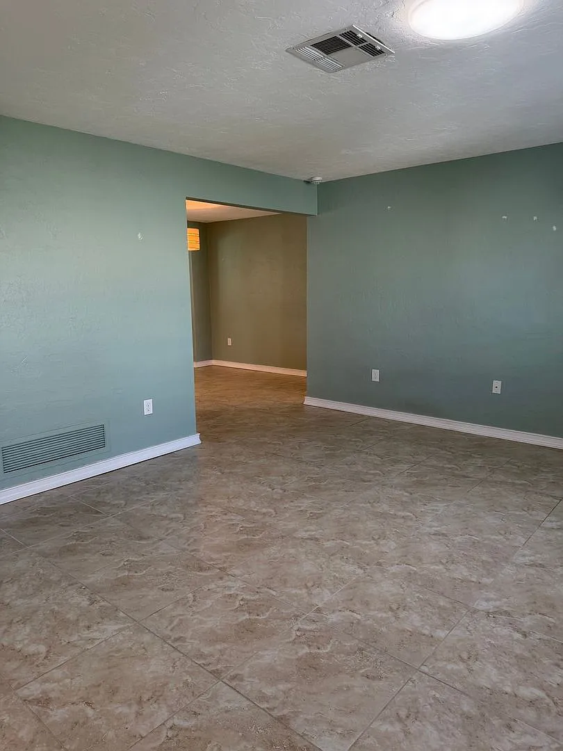 Charming 3BR/2BA House with Pool in Sarasota — Photo 4