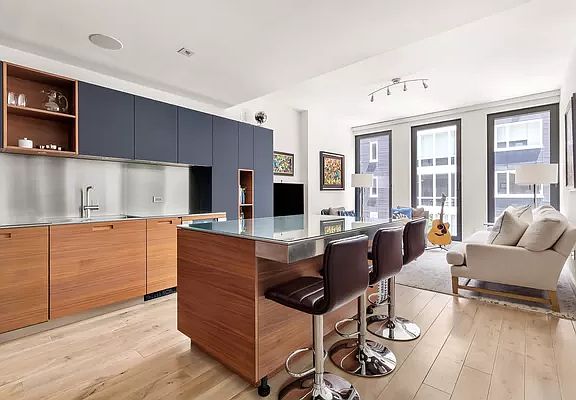 2nd image of 15 Renwick St #303
