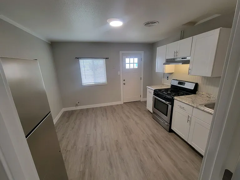 Garden City Flats — Photo 4