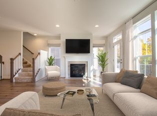 5205 Ridgeview Retreat Dr, Chantilly, VA 20151