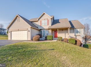 72 Mercer Ln, Falling Waters, WV 25419