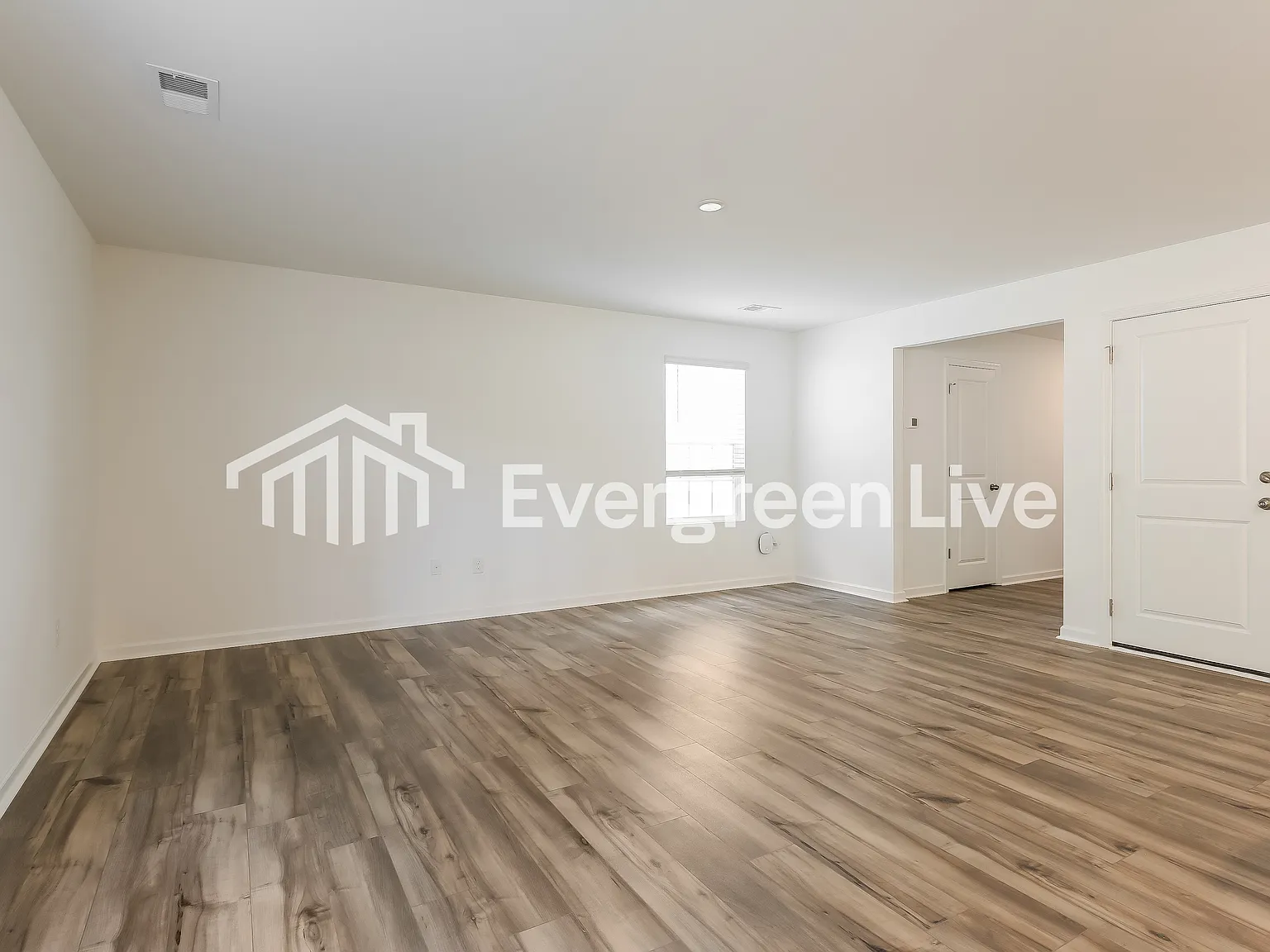 4 bed, 2.5 bath, 1955 sqft, $1,720 — Photo 3