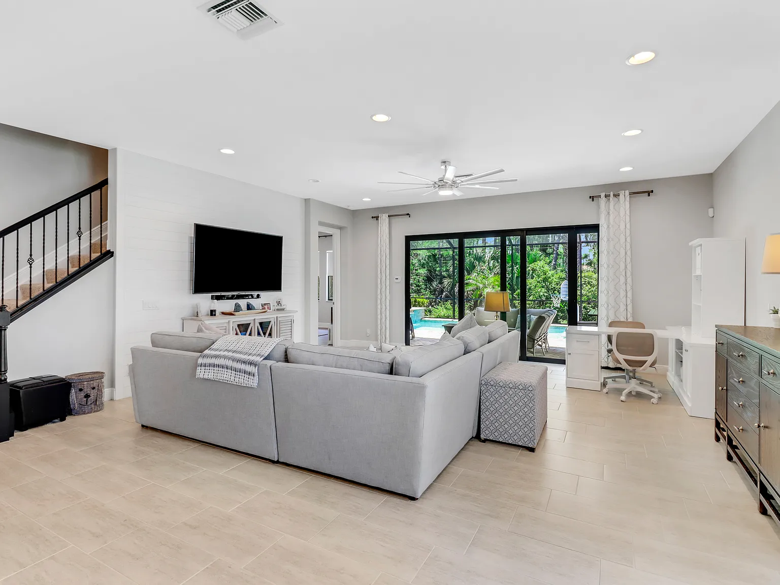 4 bed, 3.5 bath, 2672 sqft, $4,250 — Photo 3