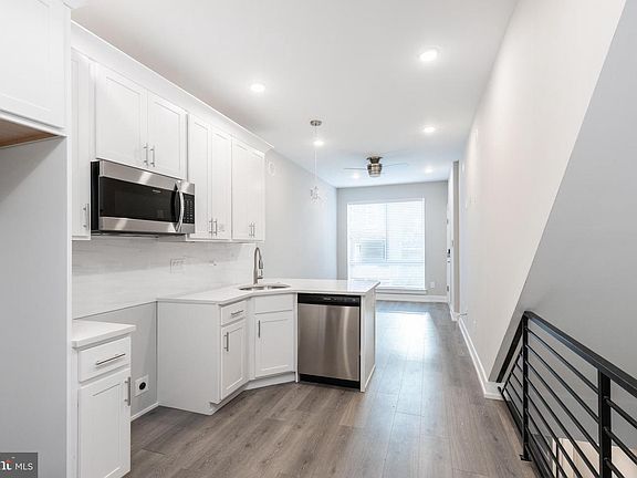 3rd image of 2537 N Howard St #1