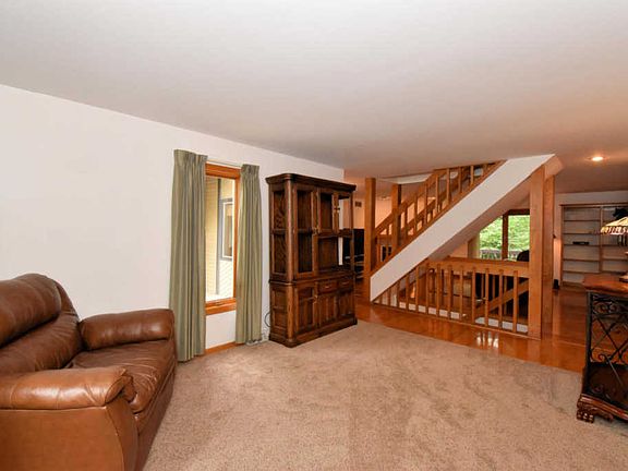 4th image of 2025 W Grange Ave