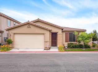 3081 Glacier Ln, Clovis, CA 93619