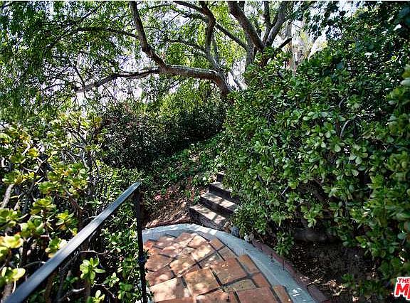 4th image of 2545 Langdale Ave