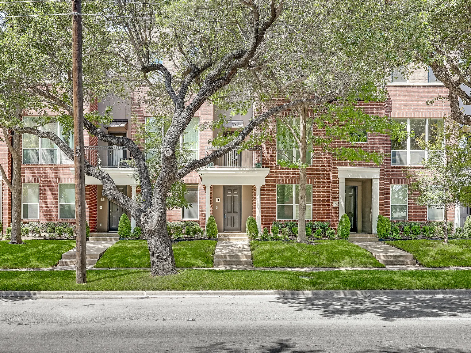 2 bed, 1805 sqft, $3,800 — Photo 2