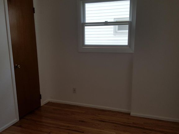 5th image of 238 Crafton Ave