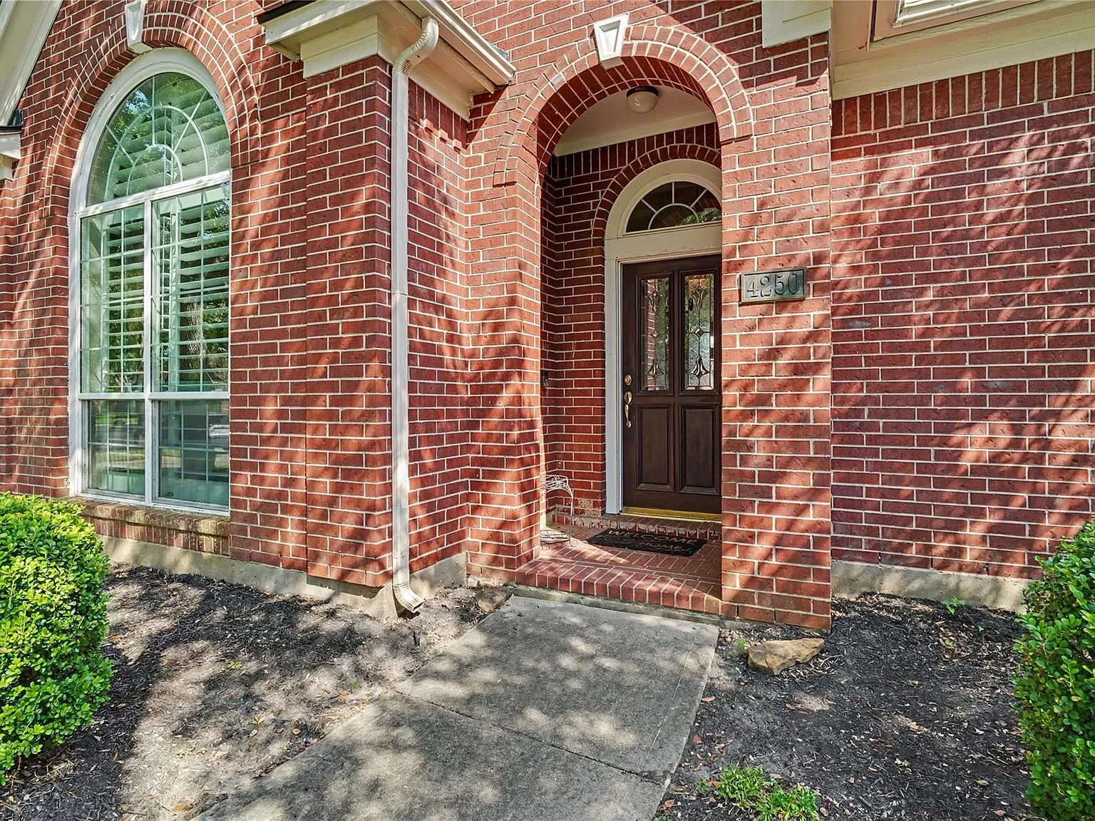 4 bed, 3.0 bath, 3251 sqft, $3,600 — Photo 3