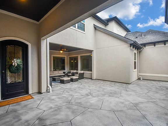 4th image of 9607 Plaza Point Dr