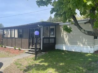 4 Robbins St, Hinsdale, NH 03451