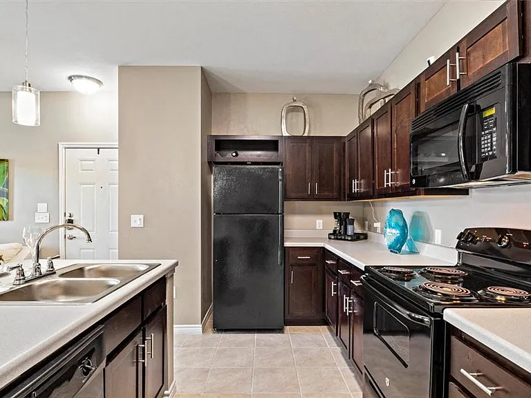 Creed Canyon Apartments — Photo 29