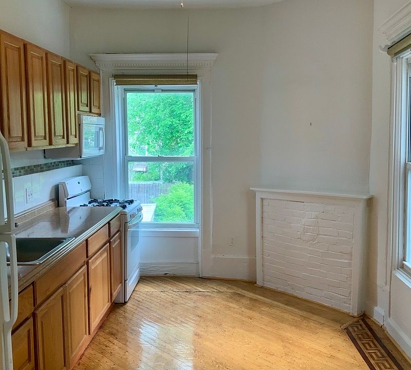 1st image of 809 Lincoln Pl #1