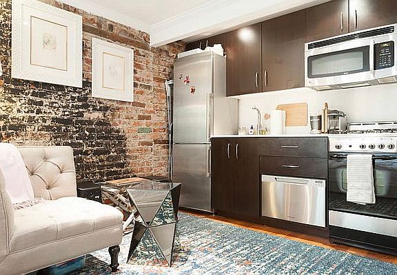2nd image of 120 E 4th St APT 3E