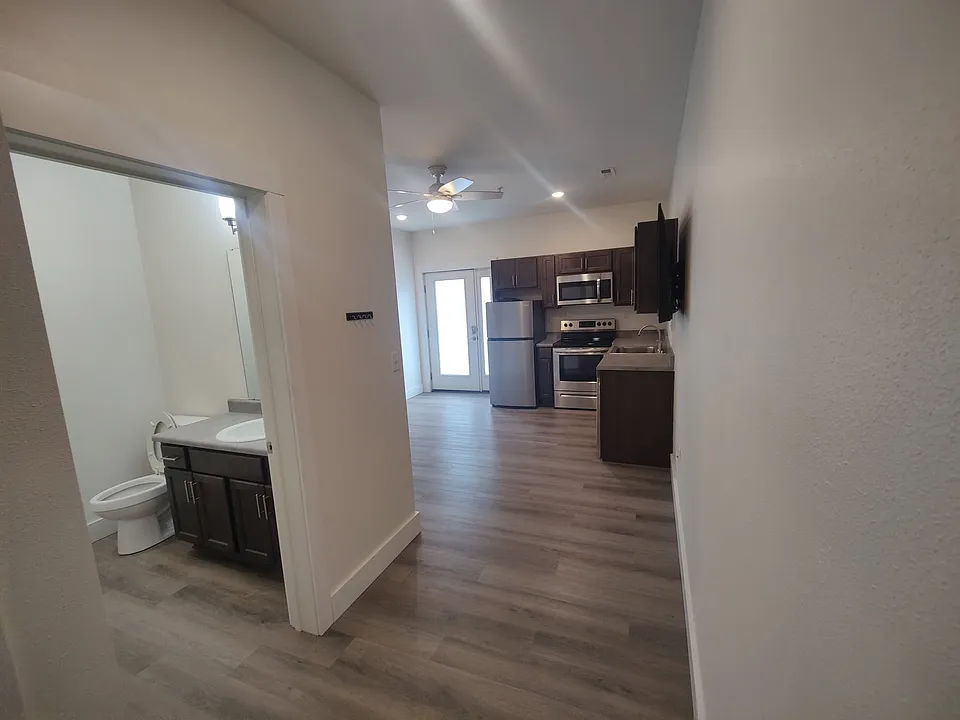 852 S South Ave #105