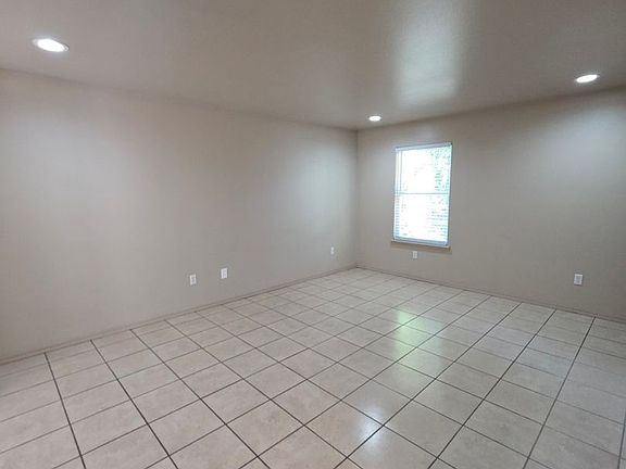 4th image of 120 E Carthage Ave #3