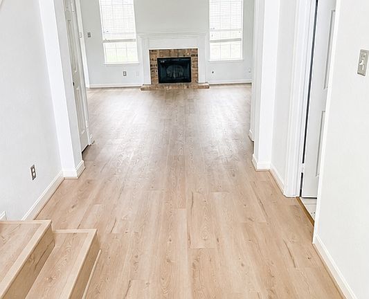 3rd image of 318 Knoll Forest Dr