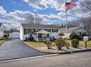 780 Pinetree Cir, East Palestine, OH 44413