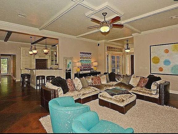 3rd image of 6400 Belmar Cir