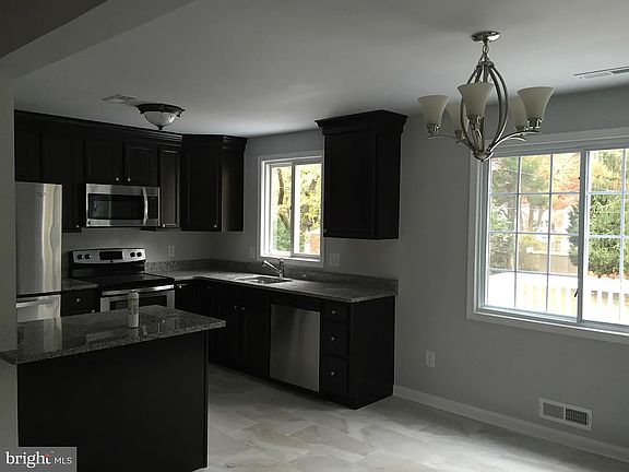 2nd image of 517 Evergreen Rd