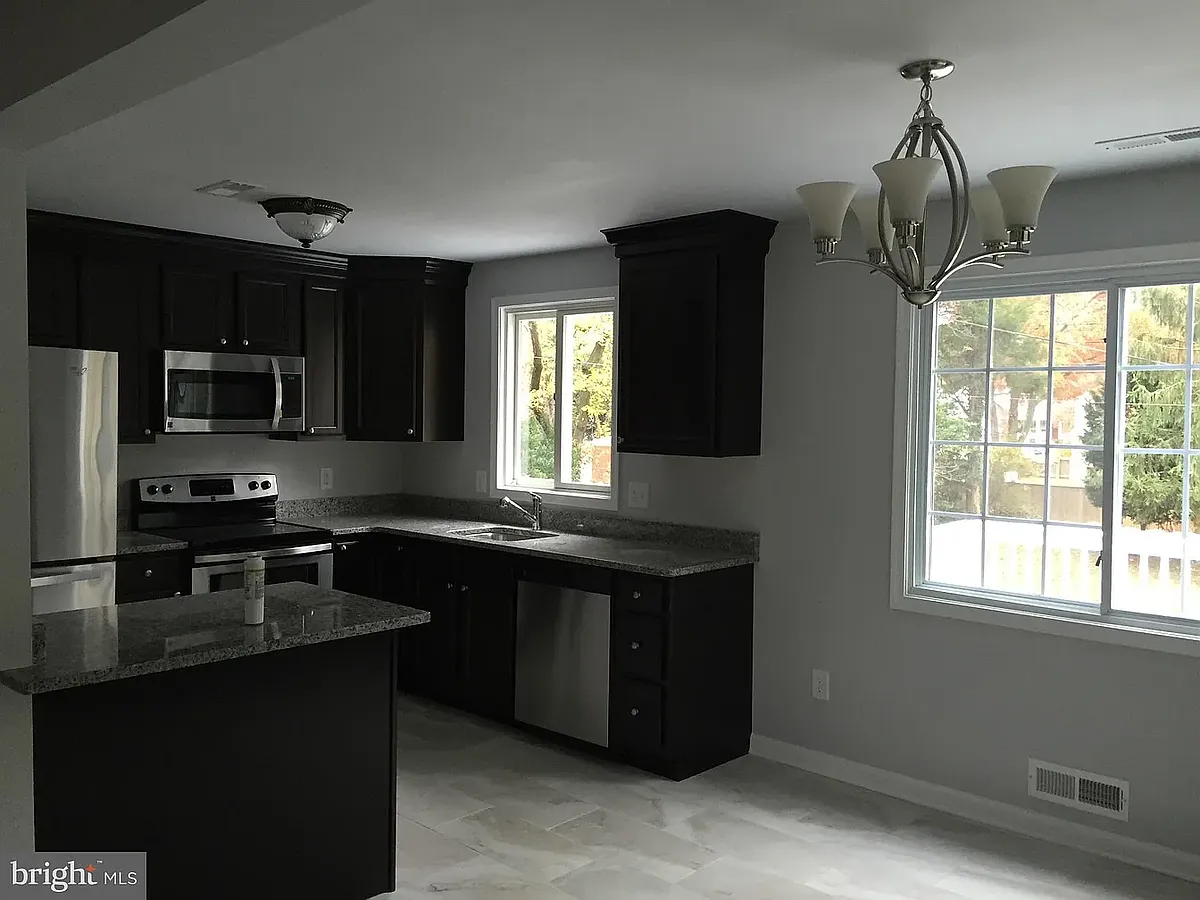 Building Photo - 517 Evergreen Rd