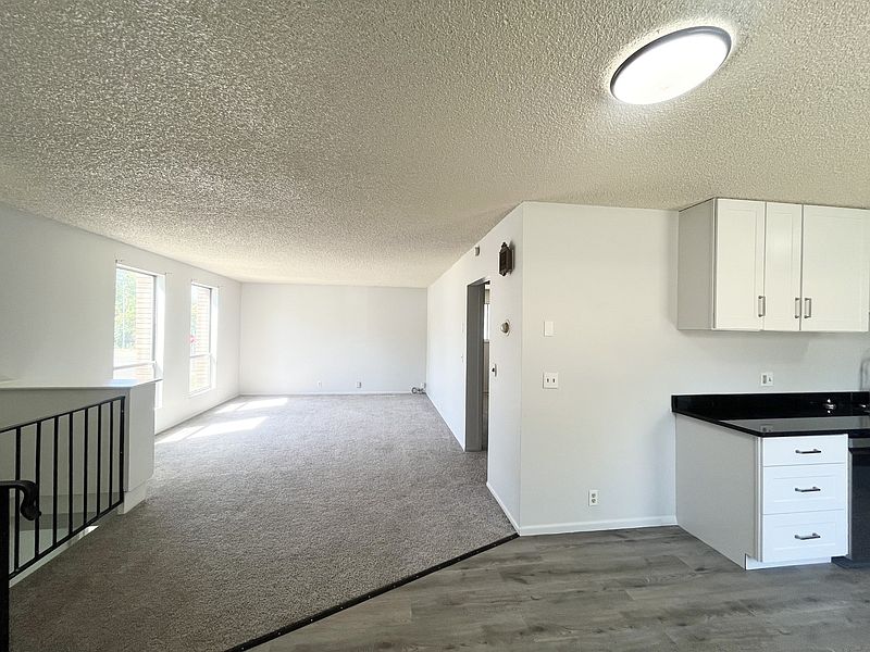 1st image of 1265 E Crandall Ave #1267