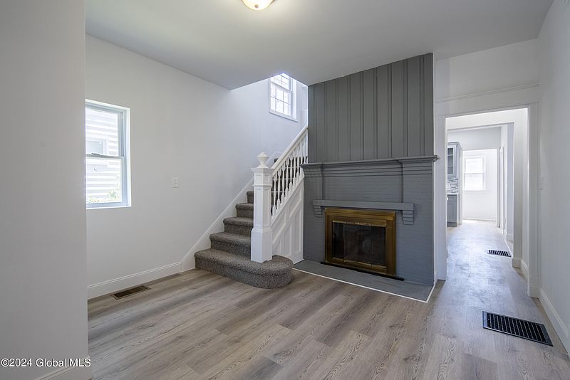3rd image of 1150 Glenwood Boulevard