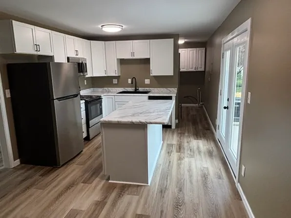 408 Woodcreek Dr, Ossian, IN 46777