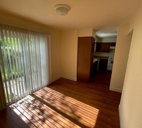 4th image of 2655 Burke Bay Ave #2