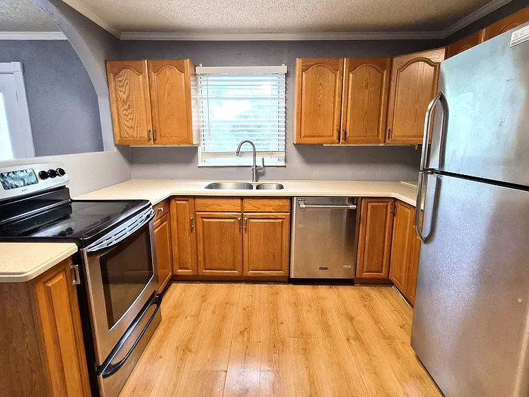 332 N Fishtrap Rd — Photo 3