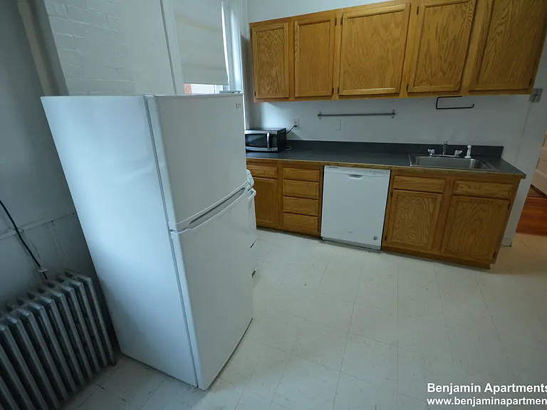 1595 Beacon St #12 — Photo 10