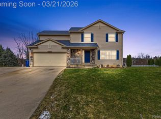 1472 Saint Lawrence Ct, Fenton, MI 48430