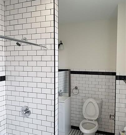 4th image of 2427 5th Ave #2