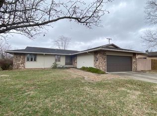 706 Clifton Dr, Charleston, IL