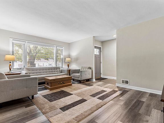 3rd image of 4626 Marion Ave
