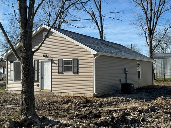 1272 Clay Street, Austin, IN 47102