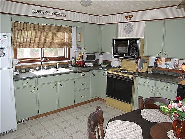 2nd image of 101 E Sagola Ave